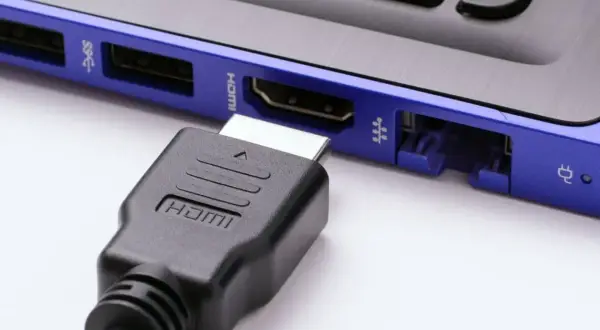 Laptop jako monitor PC? Sprawdź, jak to działa (i dlaczego HDMI nie)